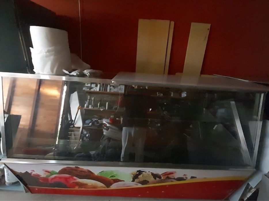 Минусова витрина за украсен сладолед