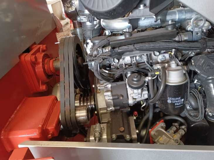 Tocator PROFESIONAL de crengi si resturi vegetale cu motor DIESEL 59cp