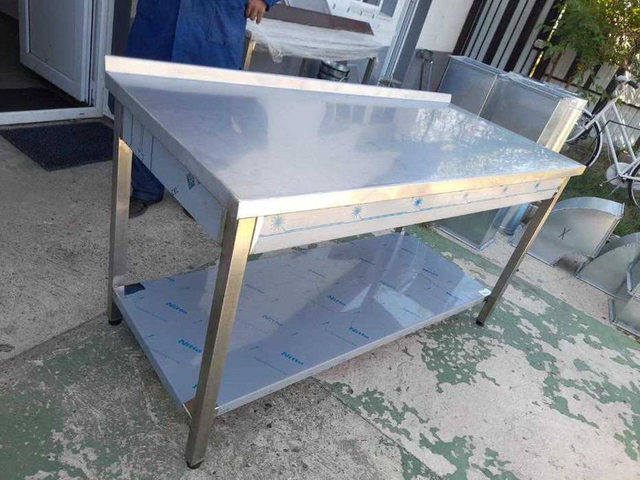 Masă inox  profesională și   suport cuptor.