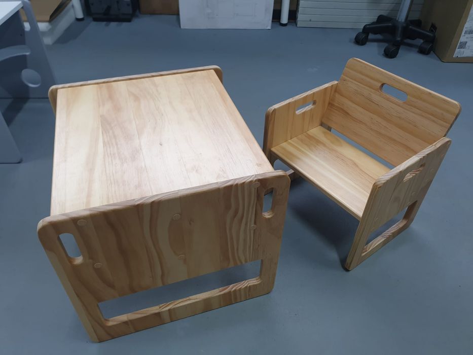 Set masă și scaun reglabil pentru copii între 1 și 4 ani