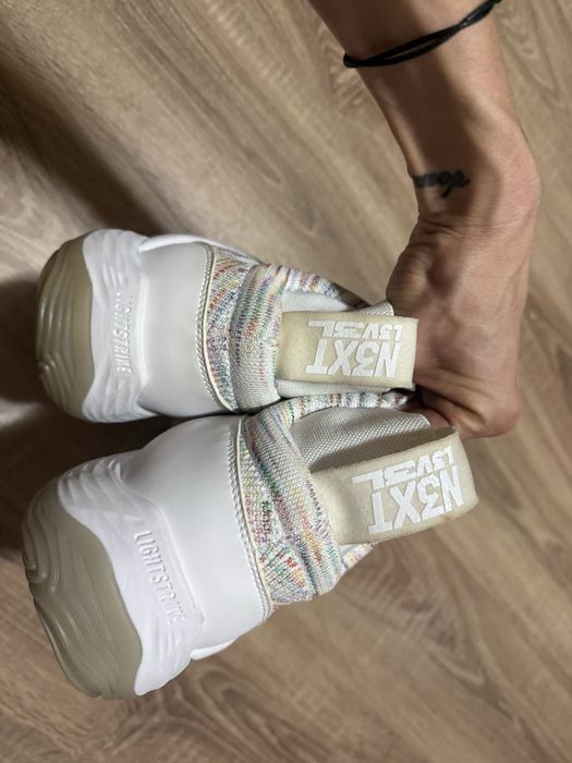 Чисто нови маратонки