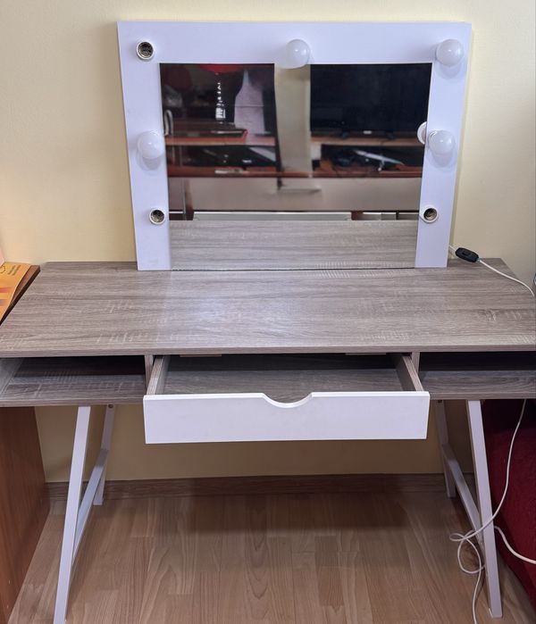 Set masa si oglinda profesionala