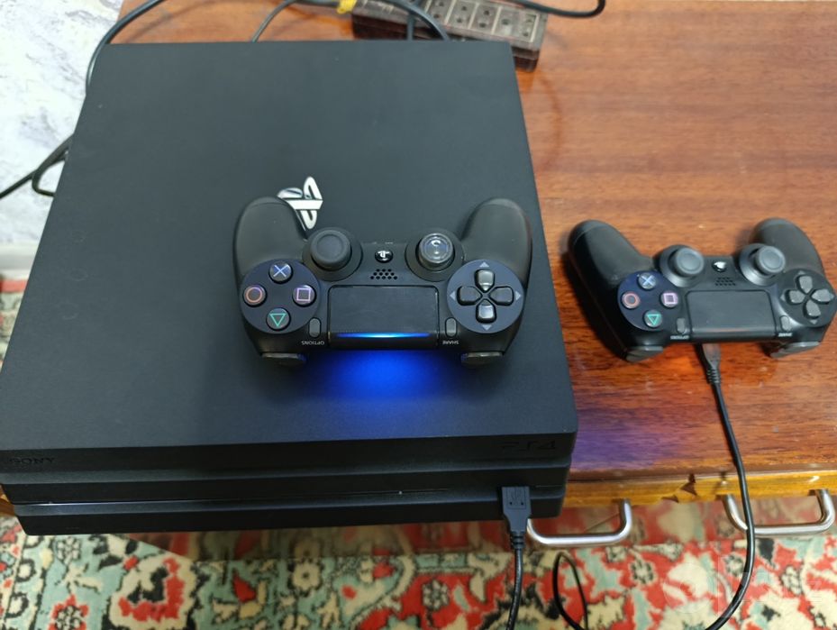 Playstation 4 pro 1TB 2 ta joystik