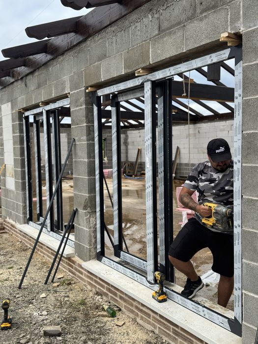 Usi glisante (aluminiu si pvc) la comandă