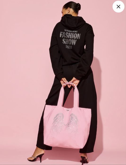 Розова чанта Victoria’s secret fashion show 2026