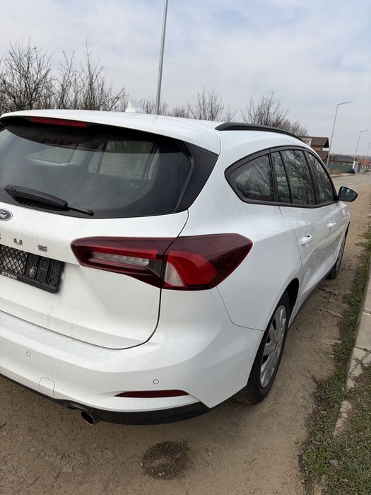 FORD Focus 2022 — imagine 5