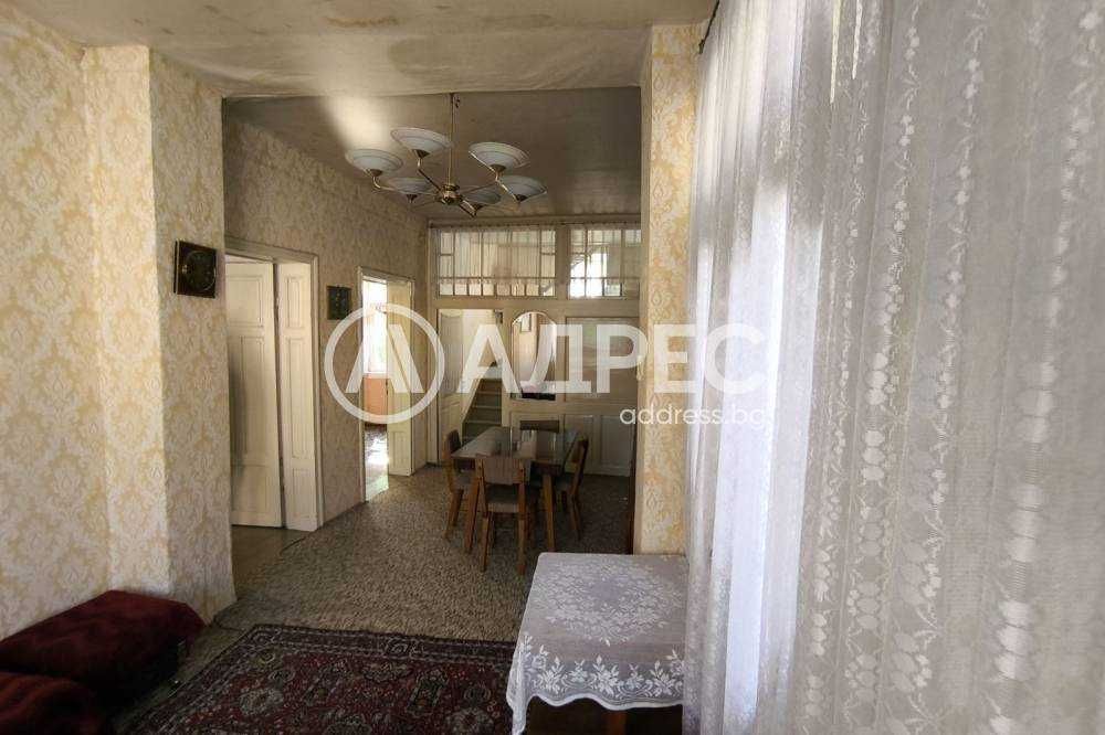 Продава се къща в кв. "Варош"