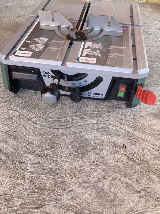 Fierăstrau de  banc Bosch AdvancedTableCut 52 Banc de tăiere cu Putere 550W