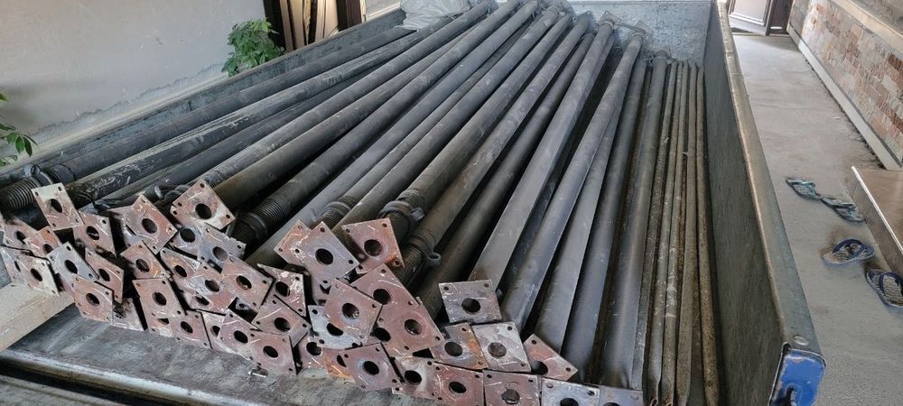 Lesa , stoyka. Стойка, леса