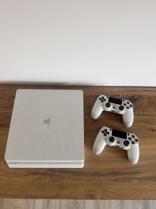 Playstation 4 slim