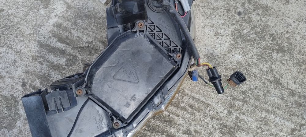 Far dreapta xenon Subaru Legacy 2010
