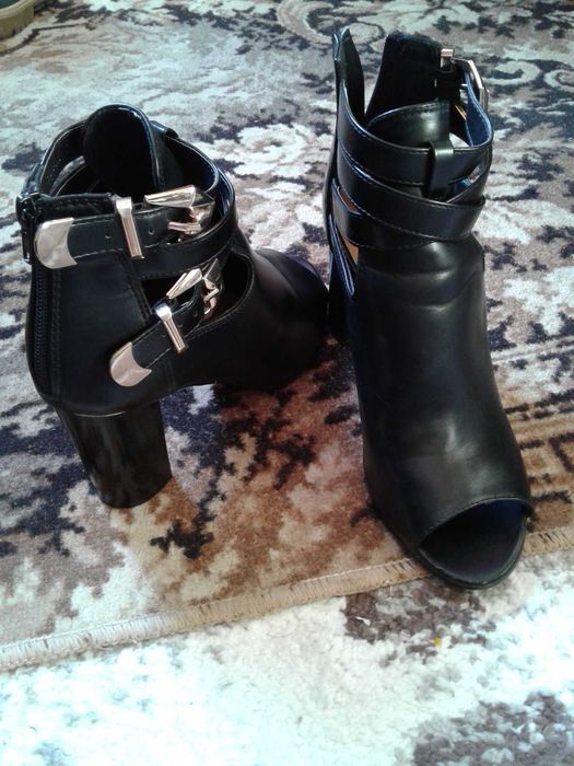 Продавам дамски обувки