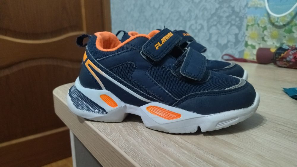 Детские кроссовки