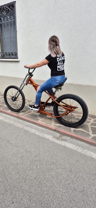 Vând bicicleta Chopper.