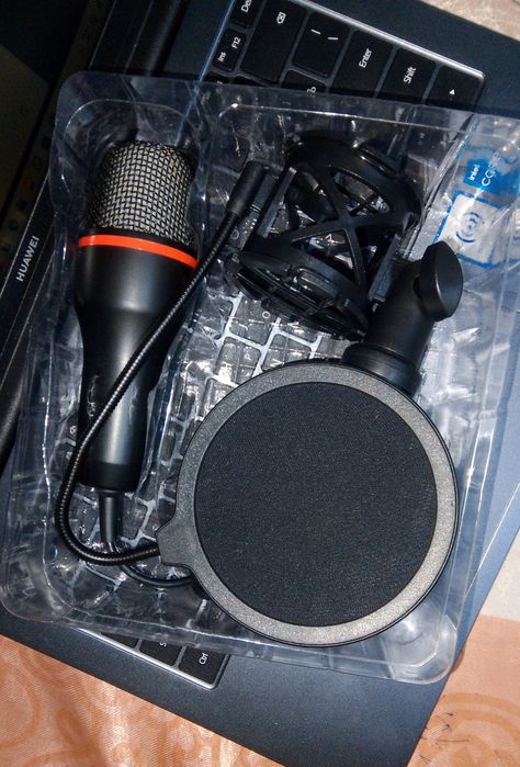 Gaymerlar uchun RGB yoritgichli kompyuter mikrofoni