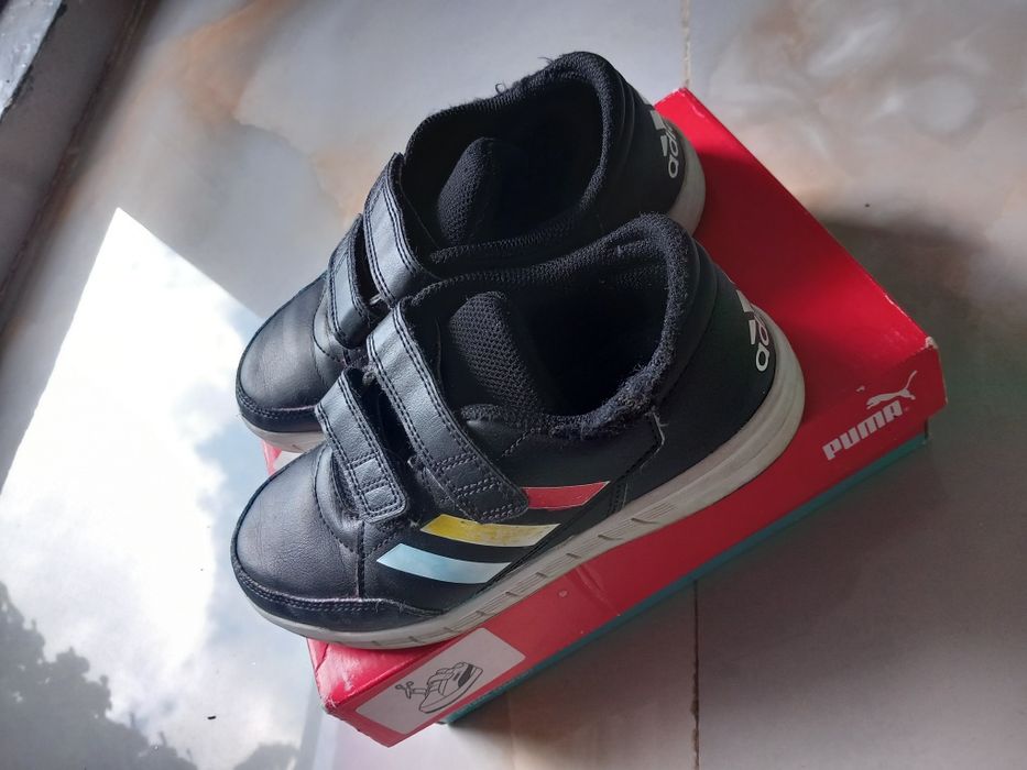 Vând adidasi 2 purtați ca noi adidas de baieti nr 33-34