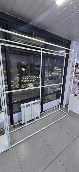 Оборудование для магазина одежды