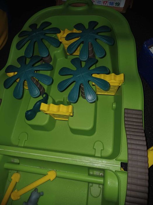 Joc insula cu palmieri