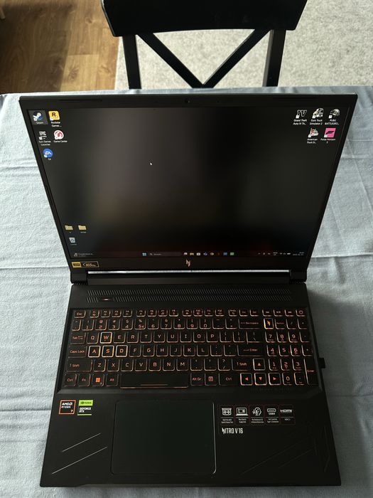 Vând Acer Nitro V16