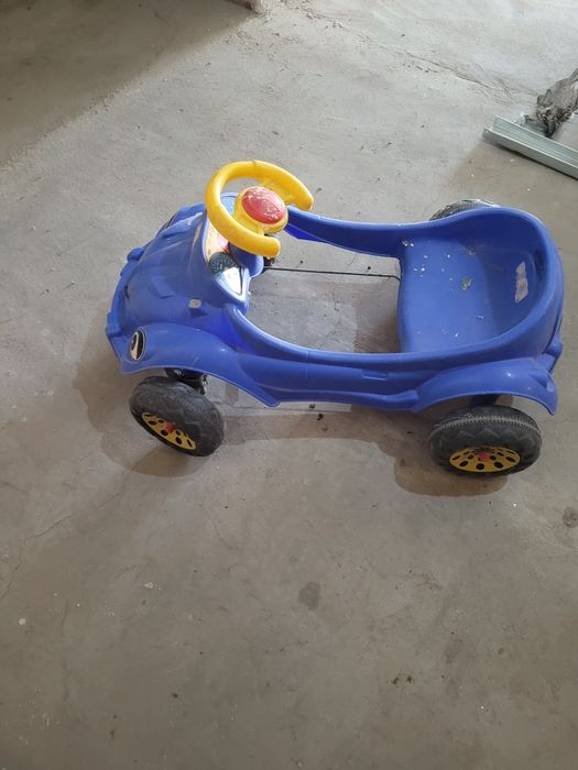 Кола с педали  и е от по големите