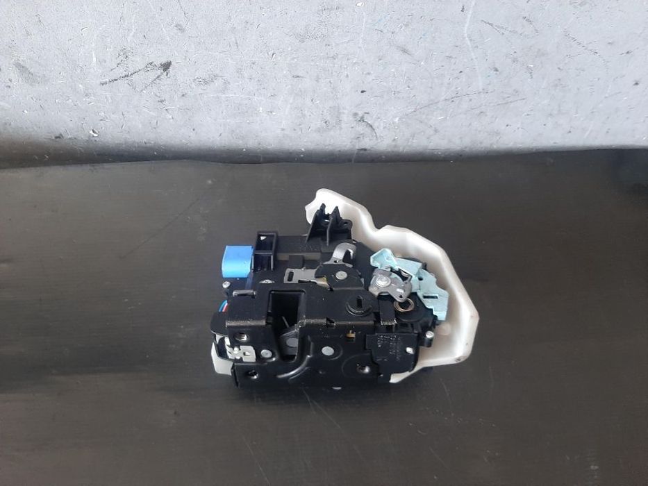 Broasca usa dreapta spate vw golf 5 plus 5m1 521