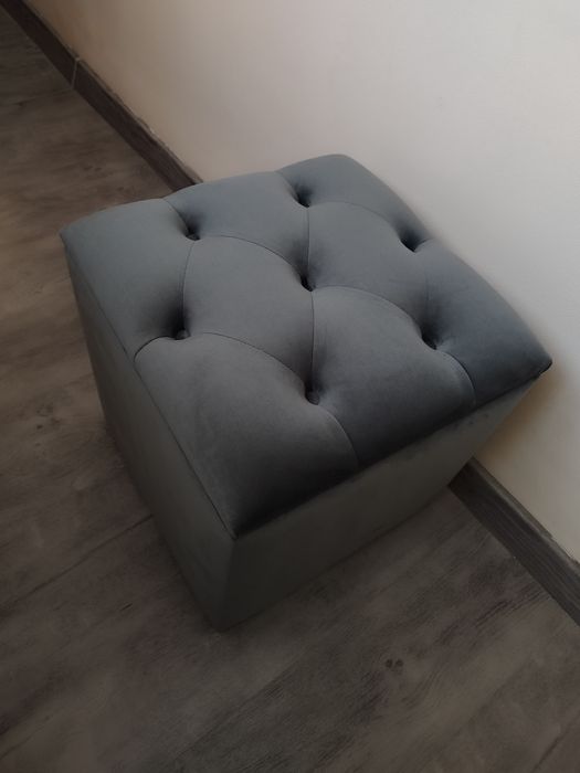 Vând taburet tapițat Chesterfield catifea Gri-Antracit cu spatiu depo