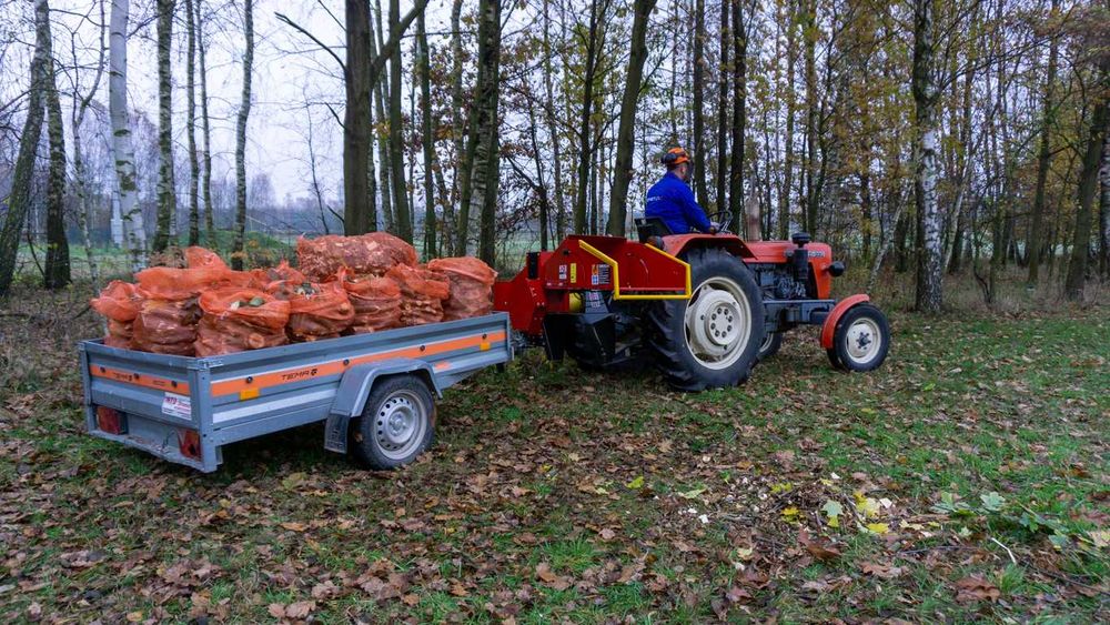 Tocător crengi R-100  dupa tractor pentru lemn de foc