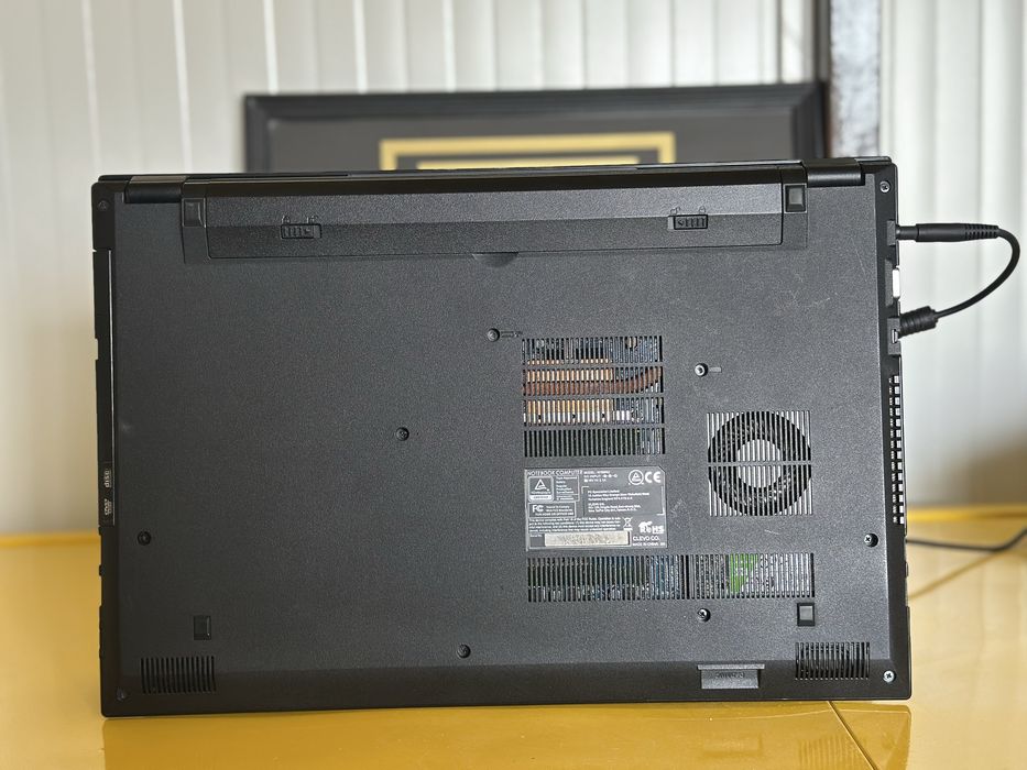 Laptop i7 Gen 8 / 16GB RAM / Windows 10 Pro – Stare excelentă / Ideal Office & Școalăi
