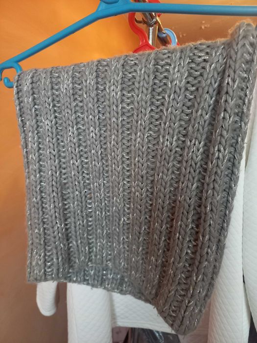 Шарф серого цвета от компаний Фаберлик