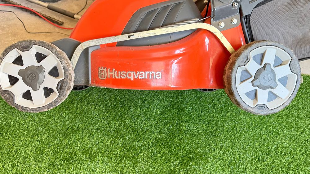 Husqvarna LC141Li 36V акумулаторна косачка + BLi300 батерия + зарядно
