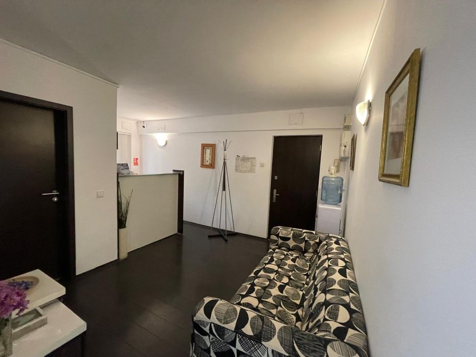 Ofer spre inchiriere cabinet cosmetica/makeup