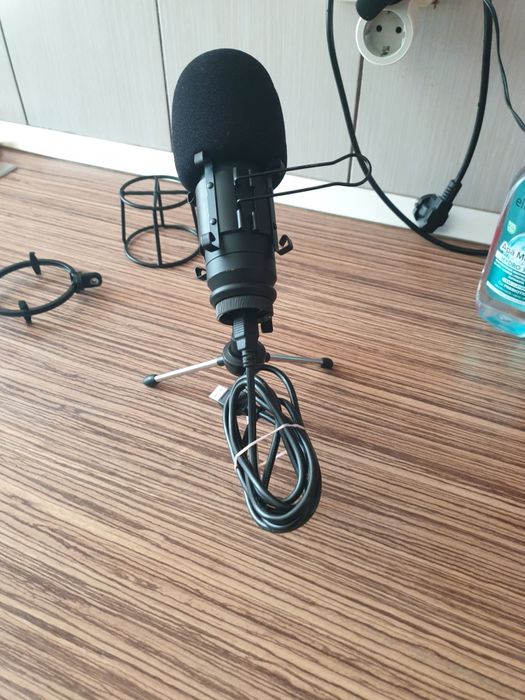 Microfon streaming sau podcast