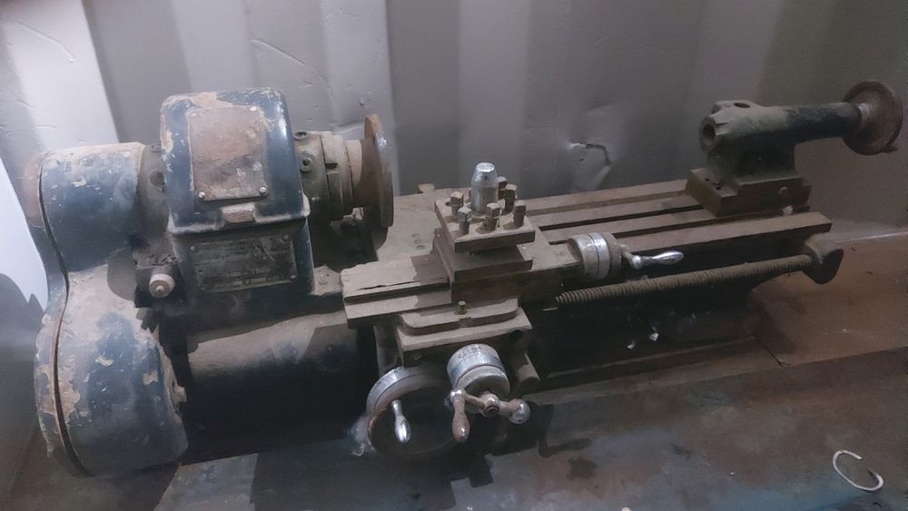 Токарный станок тв-16 времен СССР.