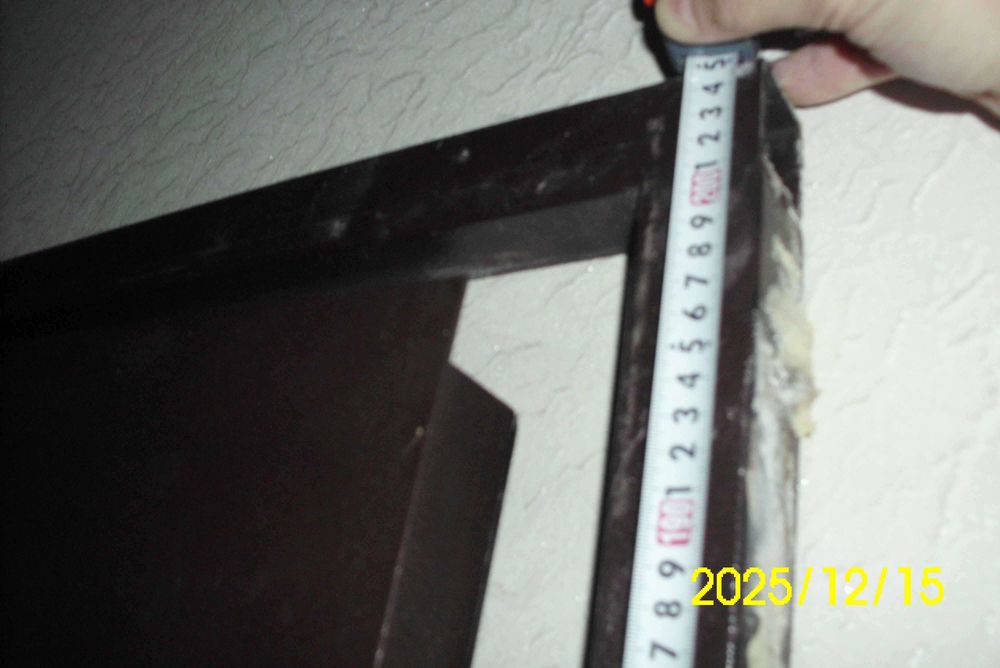 Входная дверь металлическая.