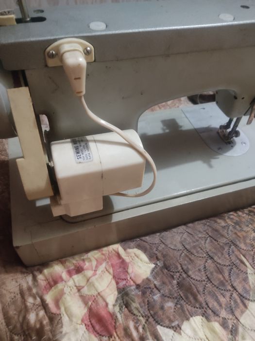 Продам швейную машинку