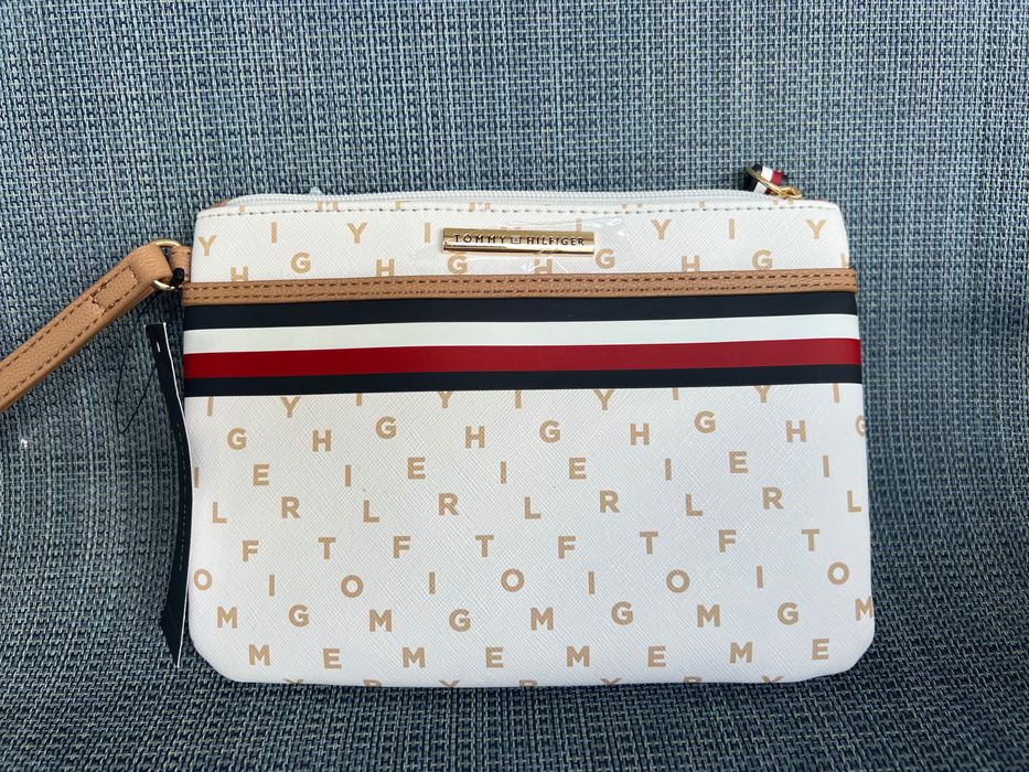 НАМАЛЕНИЕ Малка чантичка/ wristlet Tommy Hilfiger