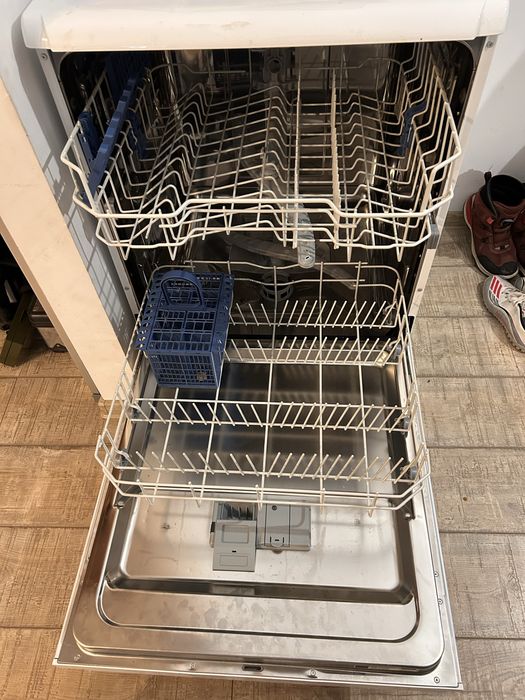Masina de spalat vase Indesit