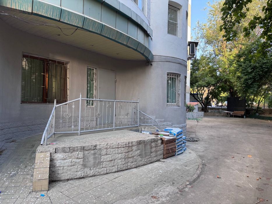 Нежилое помещение Юнусабад 2 квартал. Напротив Шахсарой 51 кв.м.