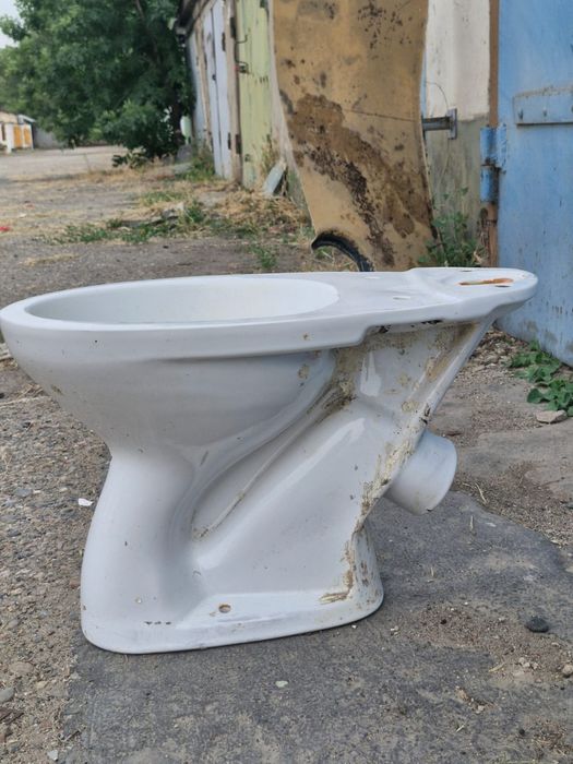 Продается унитаз.