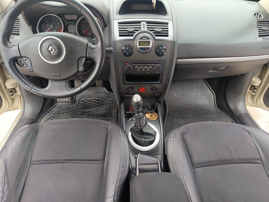 Vând Renault Megane 2 hatchback facelift