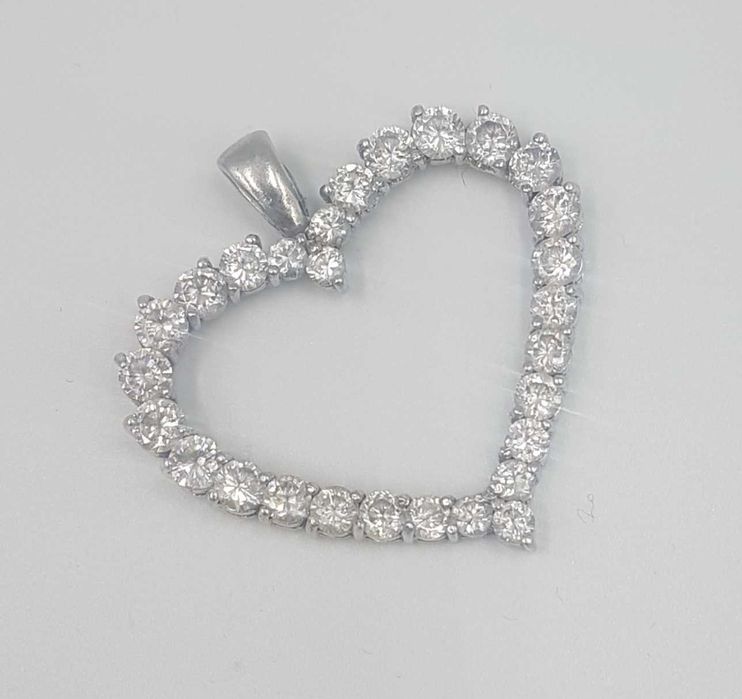 Superb pandantiv inimioara din argint si zirconii