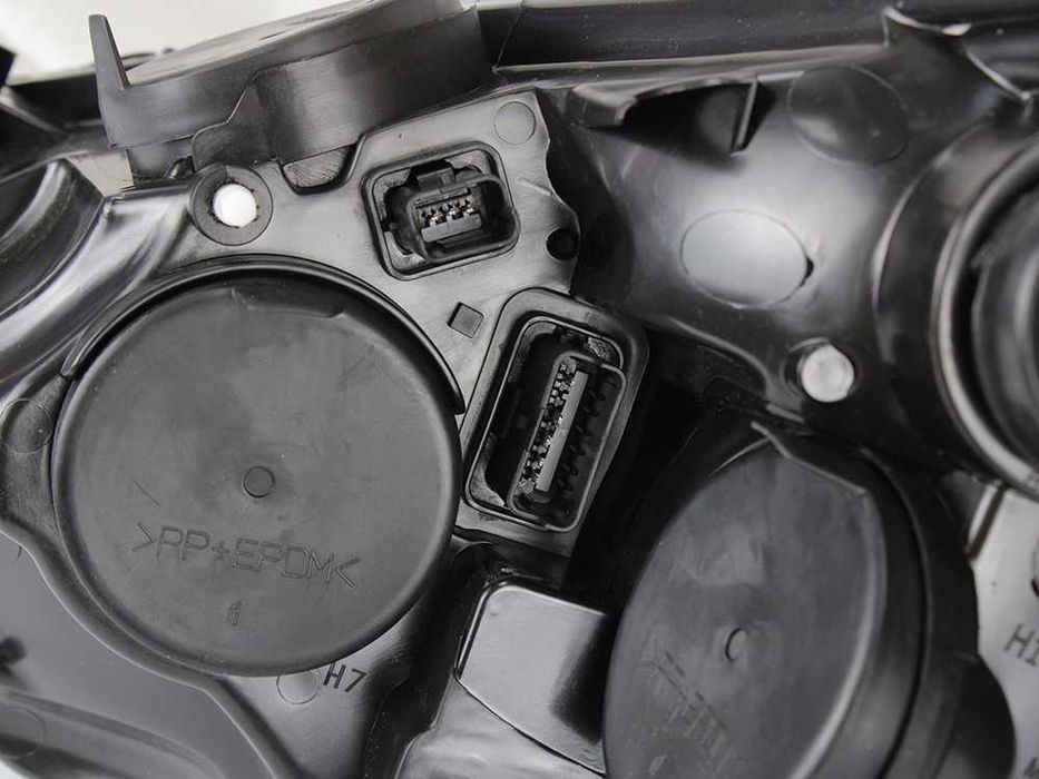 Фарове Фар за RENAULT CLIO 4 2013 - 2016 / Рено Клио