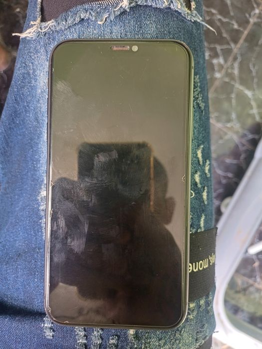 Продавам айфон 11 128гб