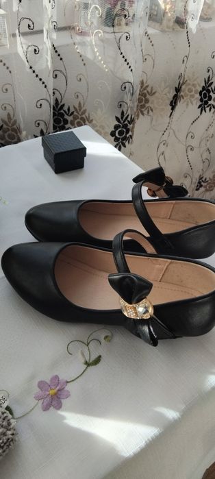 Pantofi eleganți fete