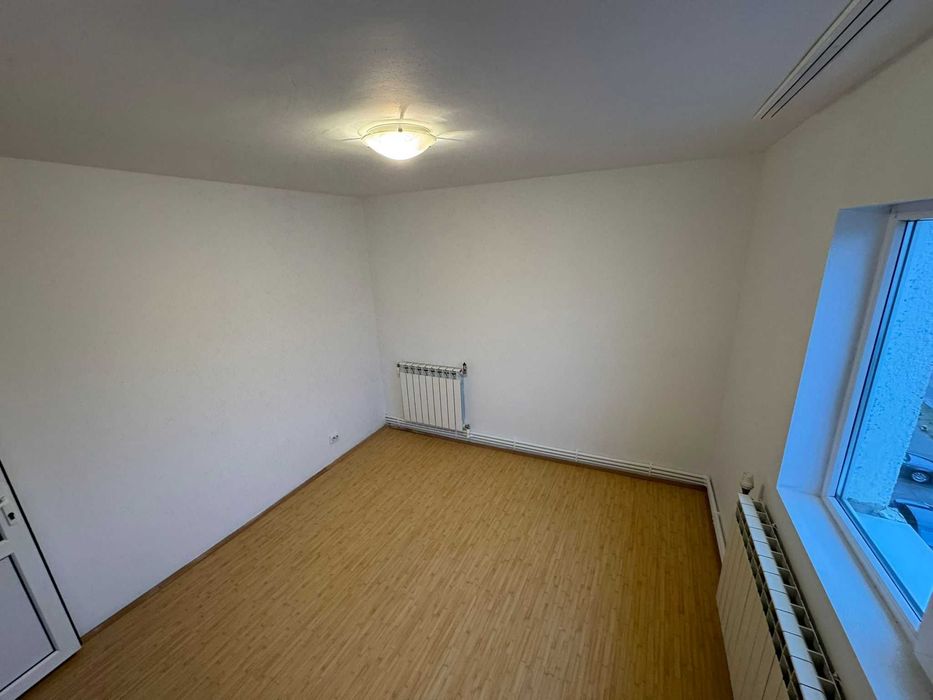 Vând apartament cu 3 camere