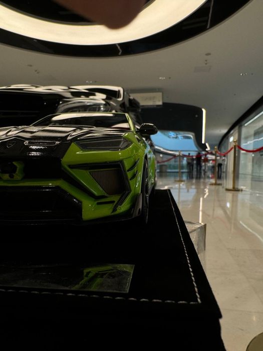 Коллекционная моделька 1:18 Lamborghini urus
