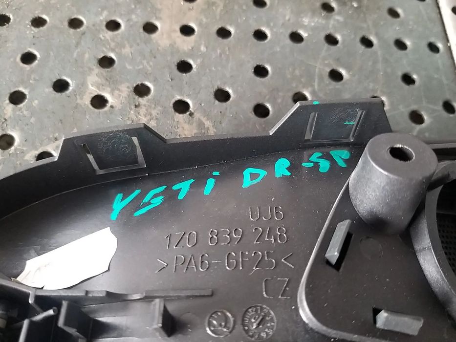 Maner interior buton geam dreapta spate skoda yeti 5l 1z0839248 1z0959856