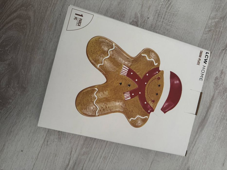 Коледна чиния джинджърбред човече