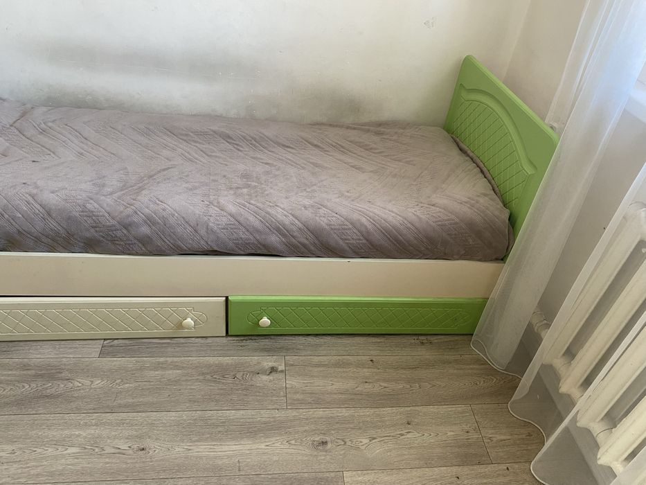 Продам детскию спальную гарнитуру