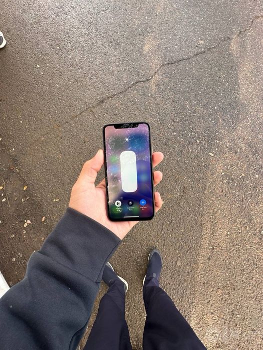 Iphone Xs sotiladi idiyal